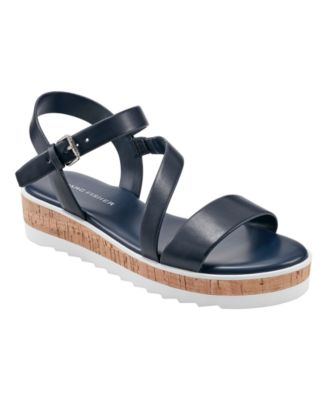 Женские босоножки на плоской танкетке Marc Fisher Womens Grandie Treaded 15390₽