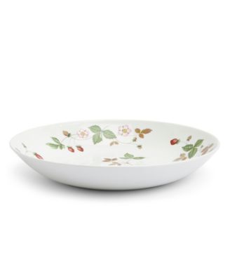 Ваза с лесной клубникой 