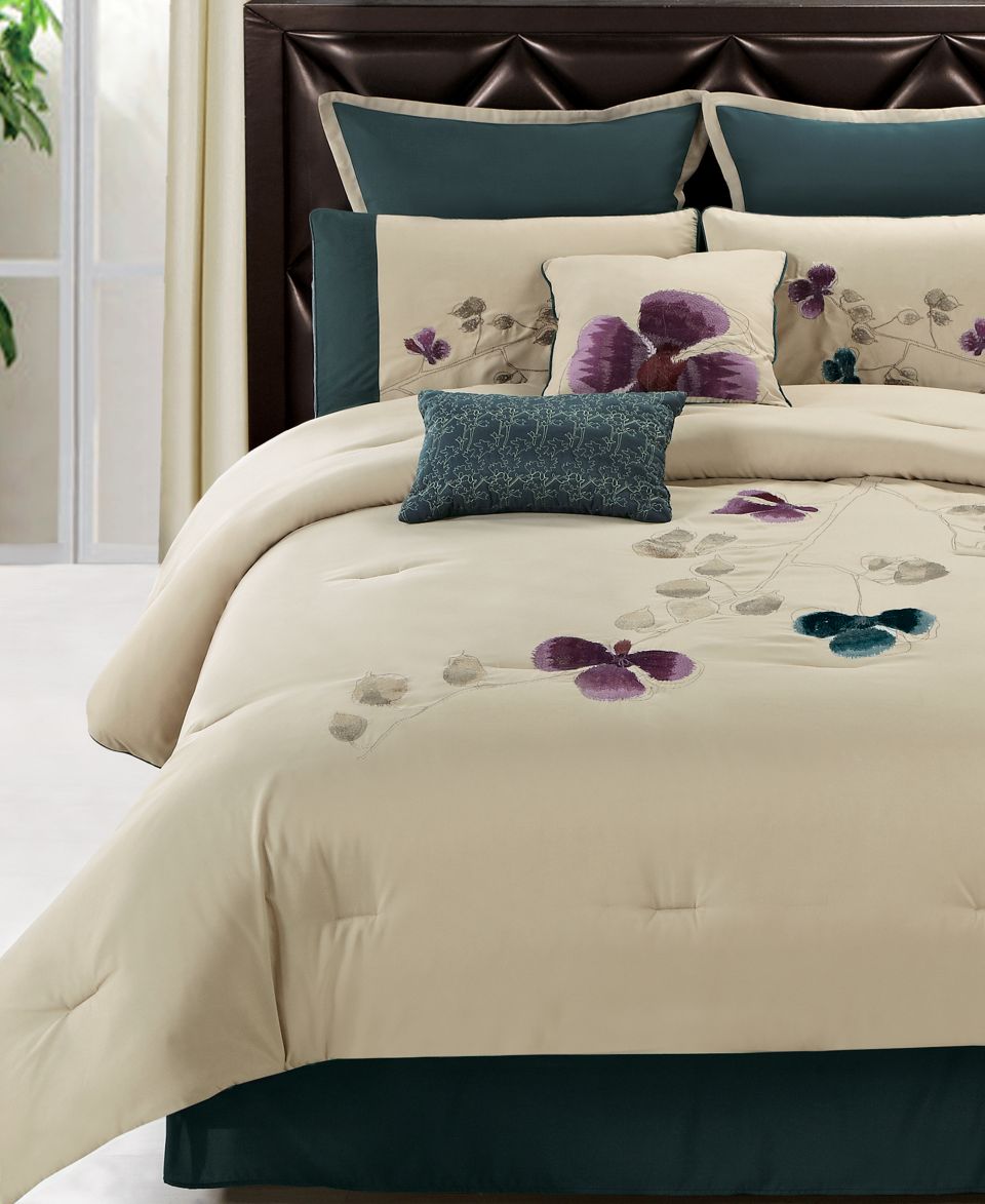CLOSEOUT Water Flowers 8 Piece Queen Comforter Set   Bed in a Bag   Bed & Bath