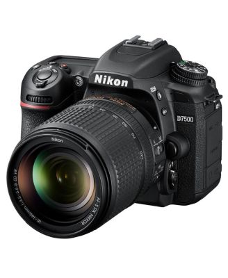 Зеркальная камера Nikon D7500 с объективом 18-140 мм, черная