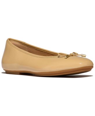 Женские балетки из лакированной кожи с фактурным бантом FitFlop Delicato, коричневые