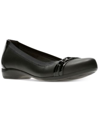 black on black nike shoes womens