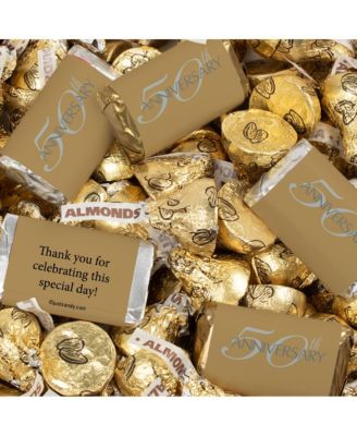 На 50-й юбилейной конфетной вечеринке Just Candy представлены миниатюры и поцелуи Херши от Just Candy, 128 штук