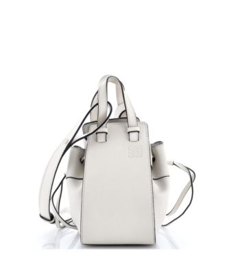 Бывшая в употреблении сумка-гамак Loewe Mini из кожи коричнево-бежевого цвета