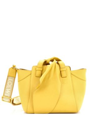 Бывшая в употреблении сумка Loewe Small Hammock Nugget Bunny из кожи желтого цвета