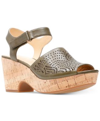 clarks platform sandals