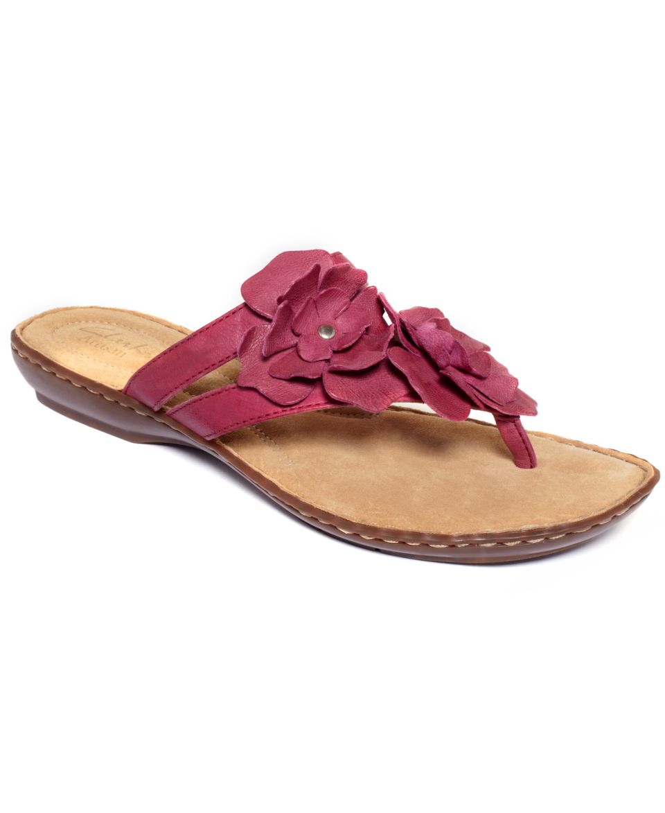 Clarks Womens Shoes, Artisan Brisk Dahlia Flower Thong Sandals