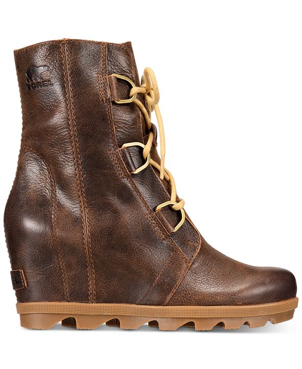 wedge lug boot