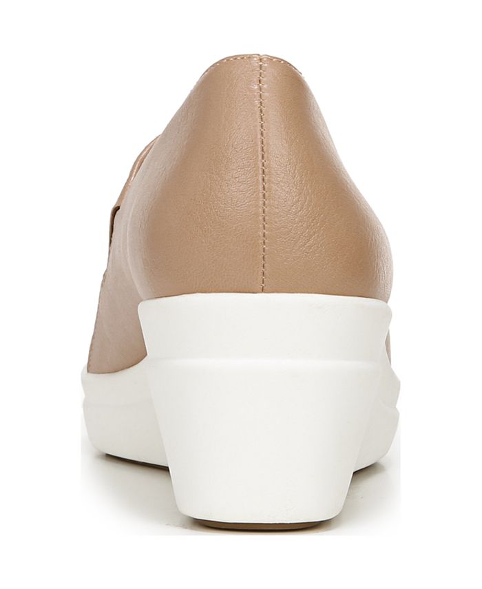 naturalizer sandra wedge slip on sneaker