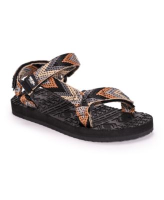 crocs v flip flops