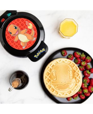 Вафельница Uncanny Brands Pokemon Charmander - Готовьте вафли Bounty Charmander - Кухонная техника