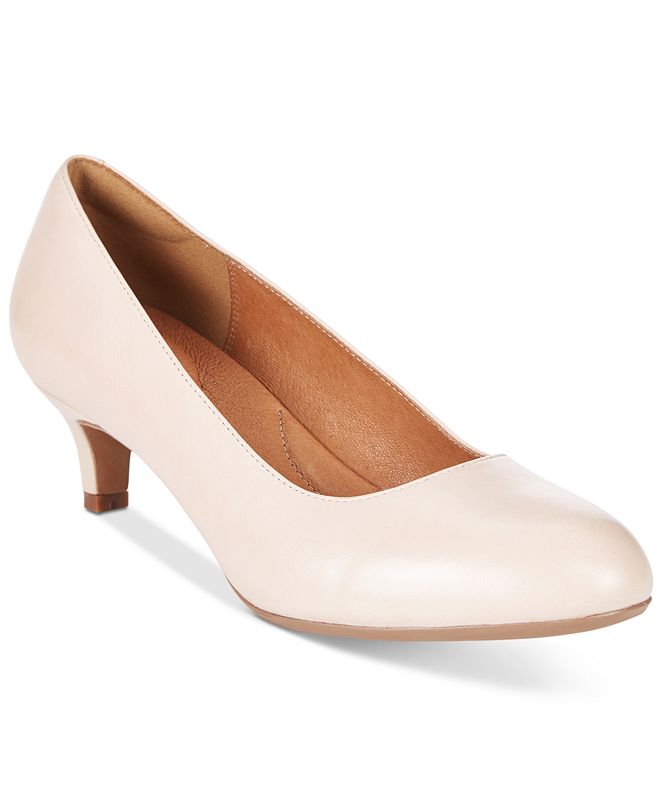 clarks ladies cream shoes