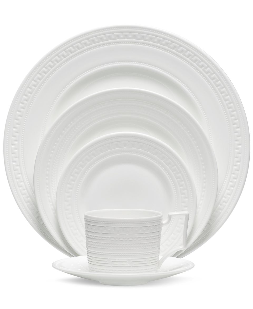 Royal Doulton Dinnerware, 1815 White 4 Piece Place Setting   Casual